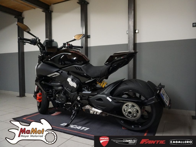 DUCATI DIAVEL V4