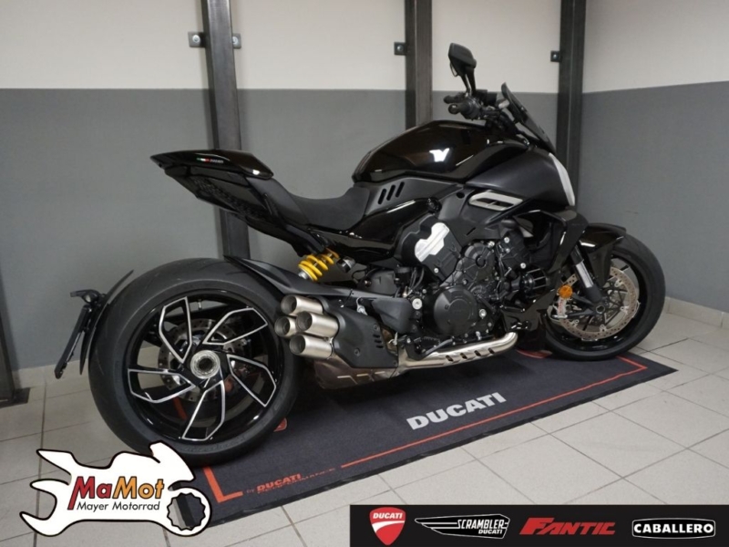 DUCATI DIAVEL V4