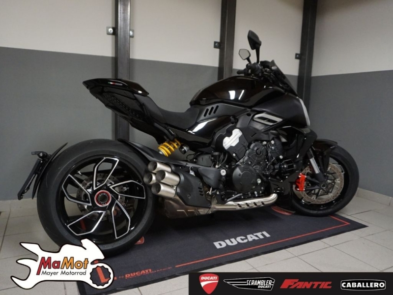 DUCATI DIAVEL V4