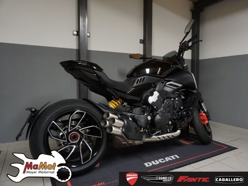 DUCATI DIAVEL V4