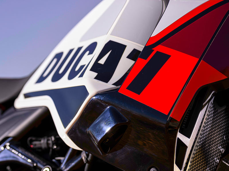 DUCATI DesertX Rally (Showroom)