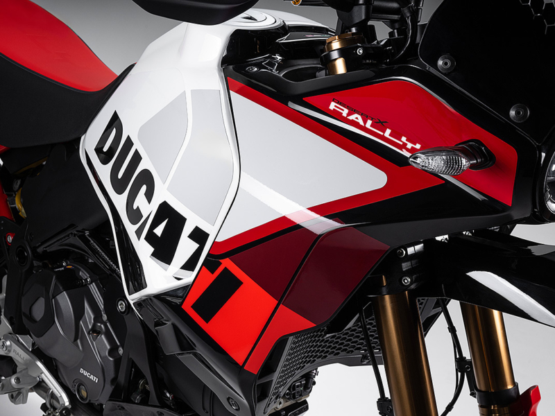 DUCATI DesertX Rally (Showroom)