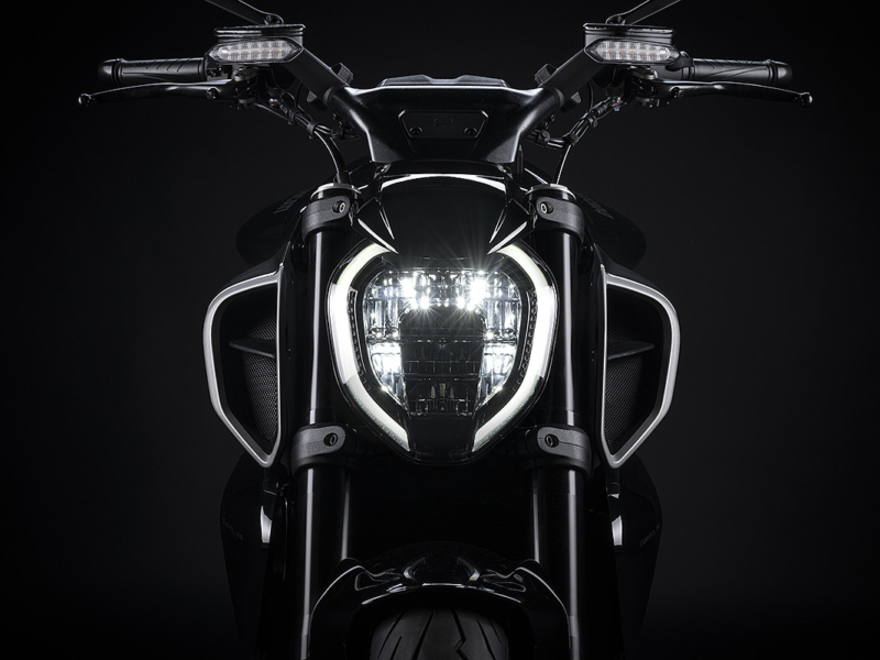 DUCATI Diavel V4 (Showroom)
