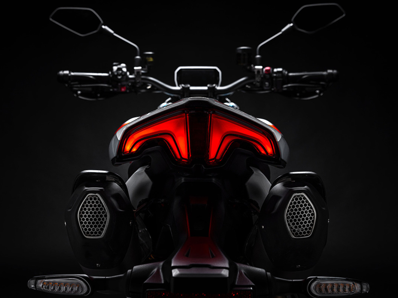 DUCATI Hypermotard V2 SP 4G (Showroom)