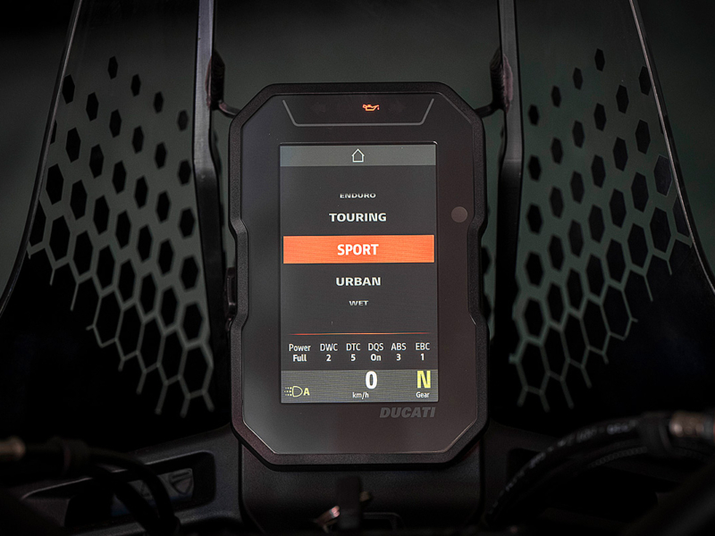 DUCATI DesertX Rally (Showroom)