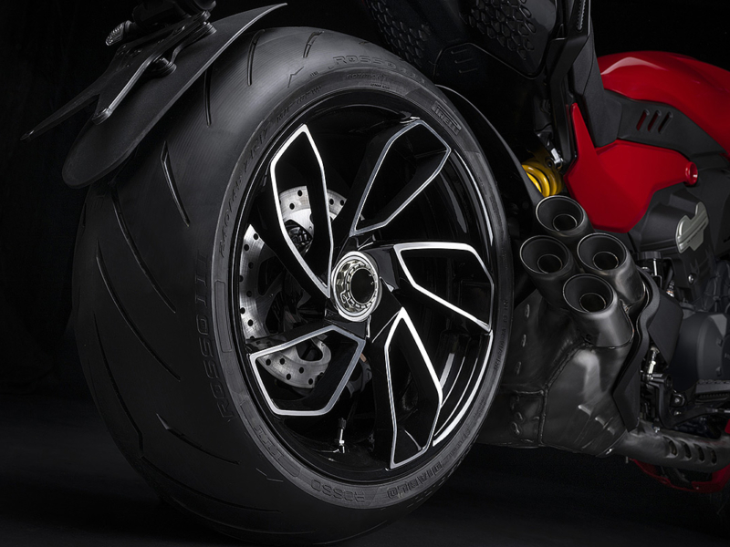 DUCATI Diavel V4 (Showroom)