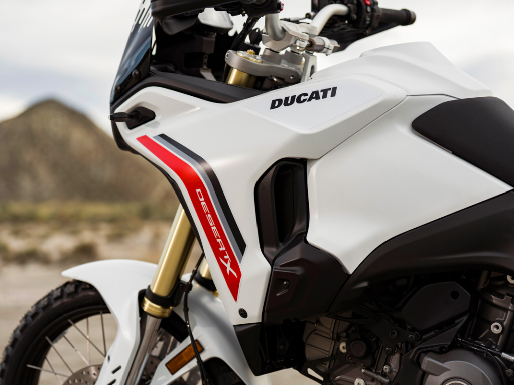 DUCATI DesertX 2G (Showroom) 