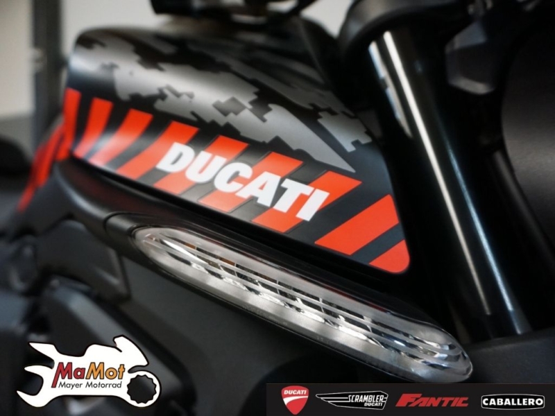 DUCATI MONSTER+